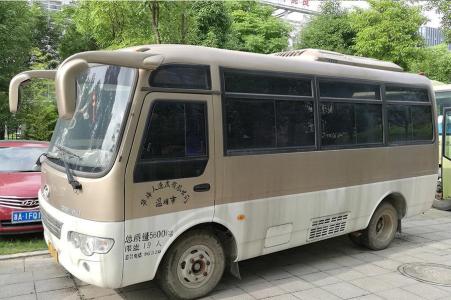 打青島商務(wù)租車電話租中型客